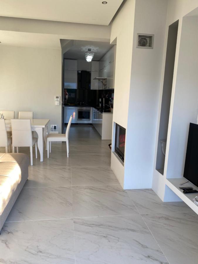 Villa Theodora In Front Of The Sea Hanioti Exterior photo