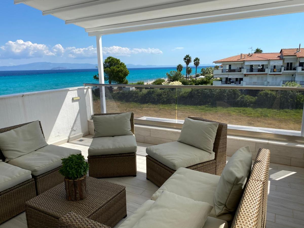 Villa Theodora In Front Of The Sea Hanioti Exterior photo
