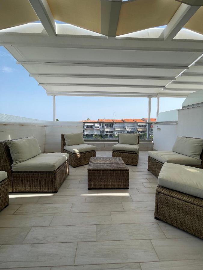 Villa Theodora In Front Of The Sea Hanioti Exterior photo
